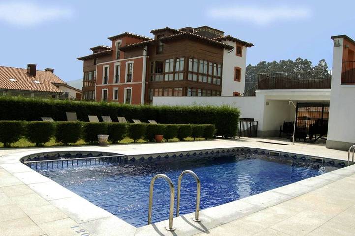Hôtel pour 2 personnes, avec Terrasse ainsi que Jardin et Piscine