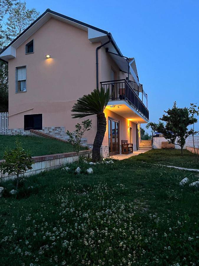 Gîte pour 2 personnes, avec jardin ainsi que vue et terrasse, animaux acceptés à Villamagna