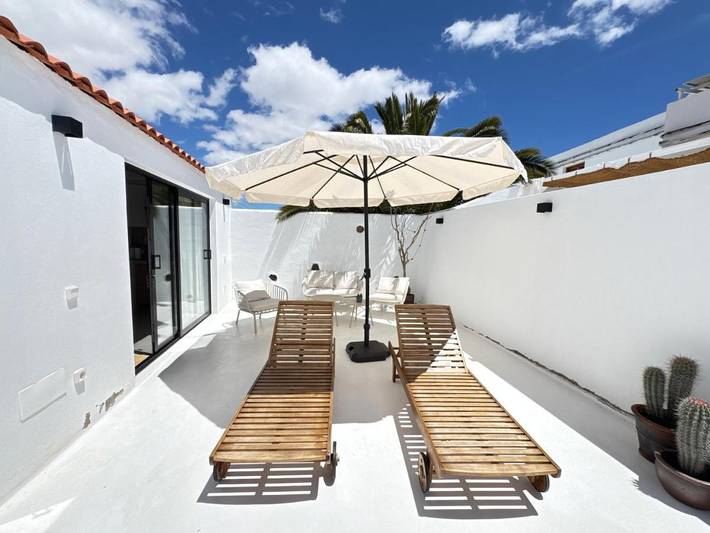 Gîte pour 2 personnes, avec jardin et piscine dans Guatiza