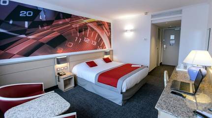Hôtel pour 3 personnes, avec sauna ainsi que piscine et jardin à Magny-Cours