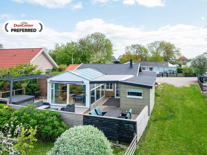 Ferieudlejning for 5 personer, med terrasse og have, børnevenlig i Hejlsminde