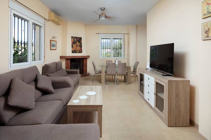 Holiday Home 'Villa Ju-mi' with Mountain View and Wi-Fi in Alcaucín, Cordillera Penibética