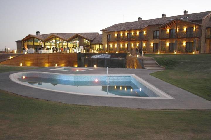 Hôtel pour 10 personnes, avec Jacuzzi et Terrasse ainsi que Jardin et Sauna à Murillo de Gállego