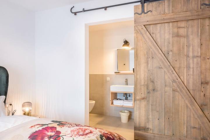 Entire apartment, Apartment "Eichhof Thymian" with Private Covered Terrace, Shared Garden & Wi-Fi in Tramin an der Weinstraße, Nonsberg Group