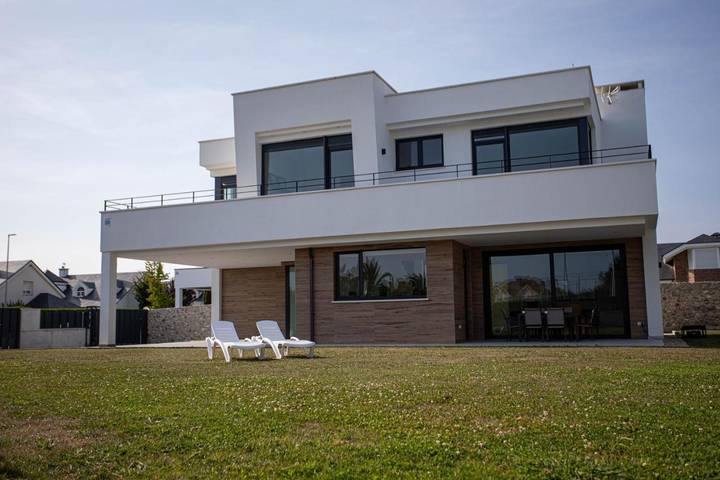 Ferienhaus für 8 Personen, mit Ausblick und Garten sowie Terrasse - 1