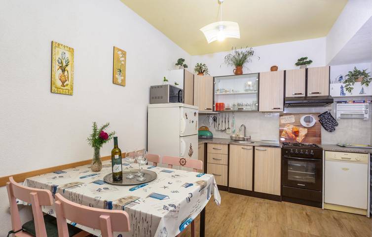 Gîte pour 4 personnes, avec terrasse, animaux acceptés à Punat - 3