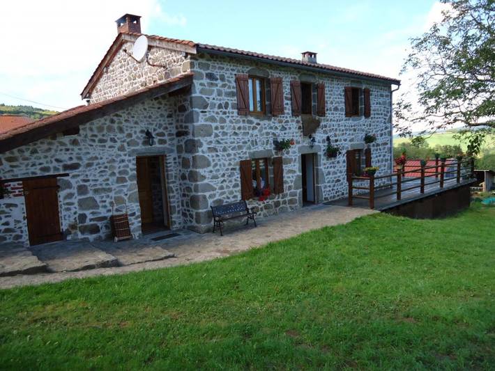 Gîte pour 8 personnes, avec jardin et terrasse, animaux acceptés à Laprugne