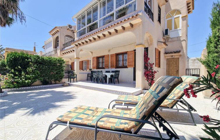 Ferienhaus für 4 Personen, mit Terrasse und Garten in Torrevieja