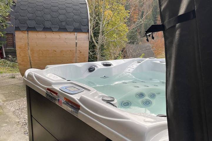 Chalet für 4 Personen, mit Balkon und Garten sowie Whirlpool und Sauna, mit Haustier - 1