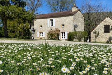 Location de vacances pour 5 personnes, avec jardin et piscine, animaux acceptés à Dégagnac
