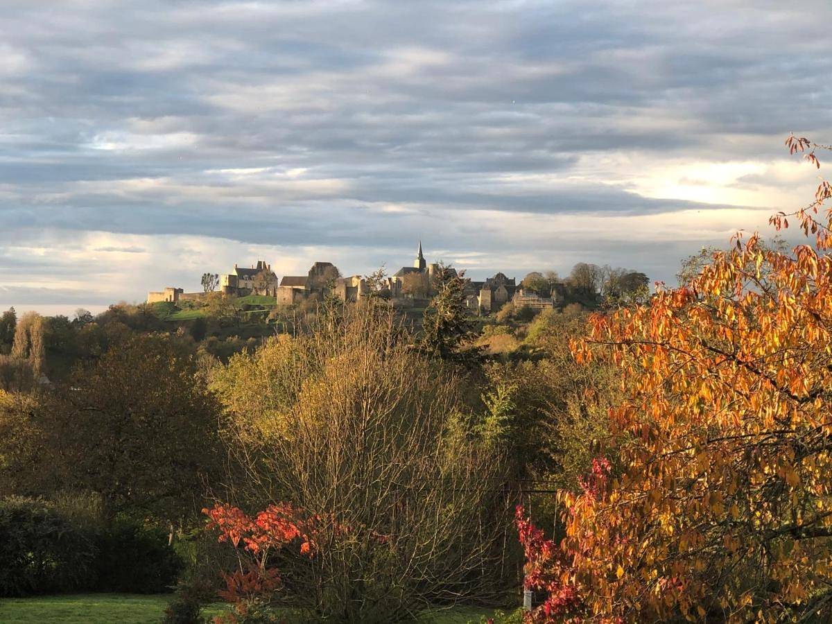 Family Room with Shared Bathroom and Toilet in Sainte-Suzanne, Mayenne