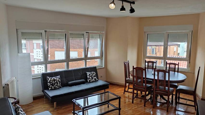 Apartamento para 8 personas, con vistas y balcón en Castrillón