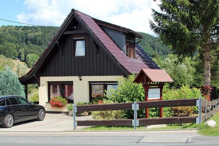 Ferienhaus für 5 Personen, mit Garten in Neuhaus am Rennweg