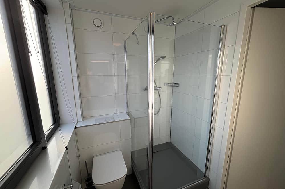 8-person accommodation with a view of the Ijsselmeer in Enkhuizen, Ijsselmeer