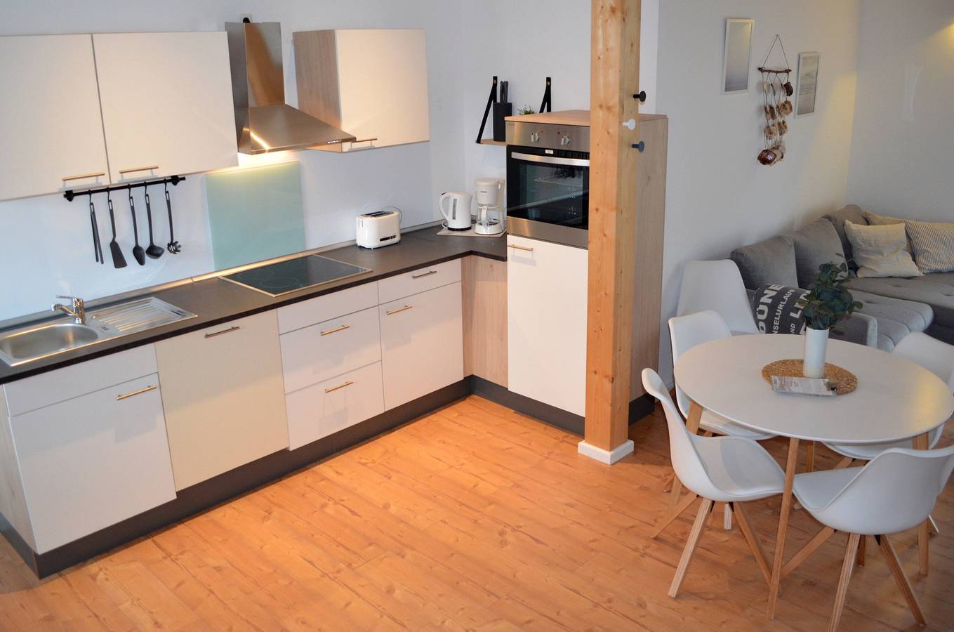 Ganze Wohnung, Ferienwohnung 'Küstenperle' mit privater Terrasse, privatem Garten und Wi-Fi in Heide, Heide Region