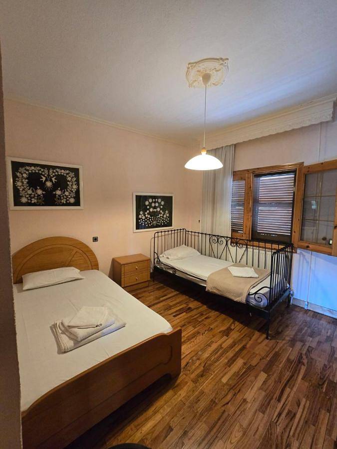 Gîte pour 7 personnes, avec Balcon et Terrasse ainsi que Jardin et Vue dans (Nea) Vrasna - 3
