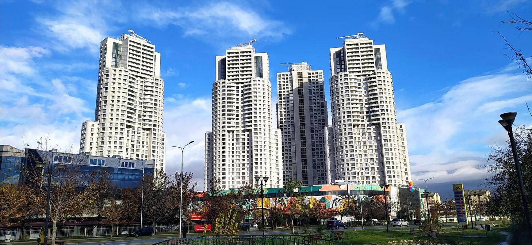 Ganze Wohnung, Luxus-Apartment mit Pool und Fitness im Preis inbegriffen in Skopje, Nordmazedonien