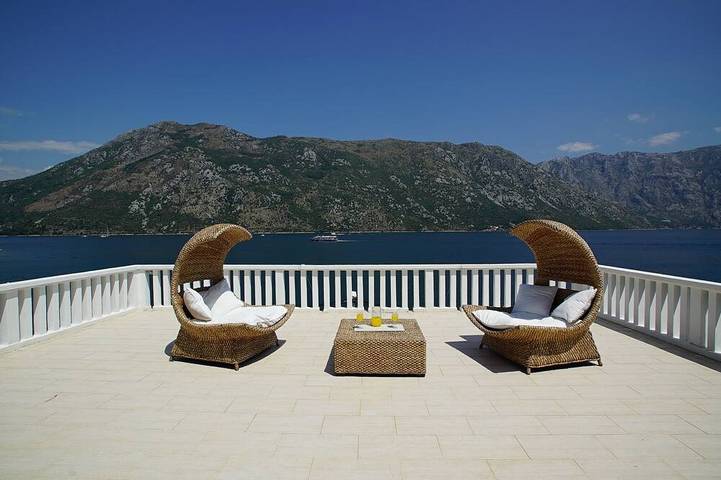 Ferienhaus für 9 Personen, mit Balkon in Montenegro