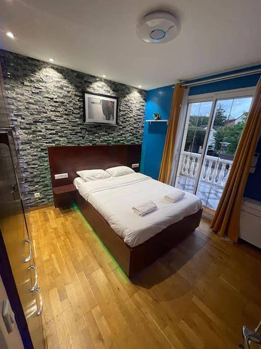 Villa pour 13 personnes, avec jacuzzi ainsi que jardin et piscine, animaux acceptés dans Val-d'Oise - 4