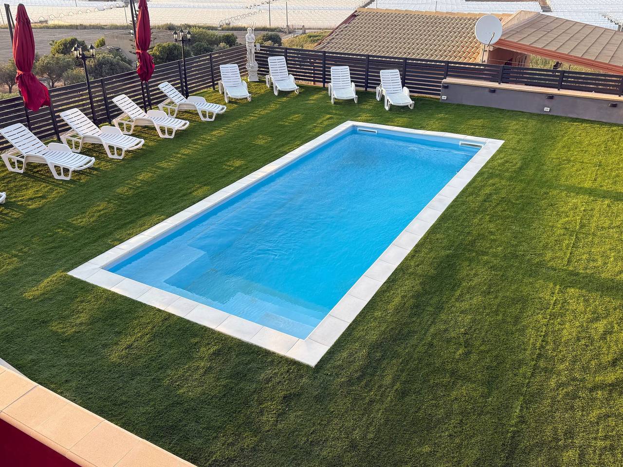 Apartamento entero, Villa "Nicolai - Primo Piano" con vistas a la montaña, piscina compartida y terraza privada in Provincia de Agrigento