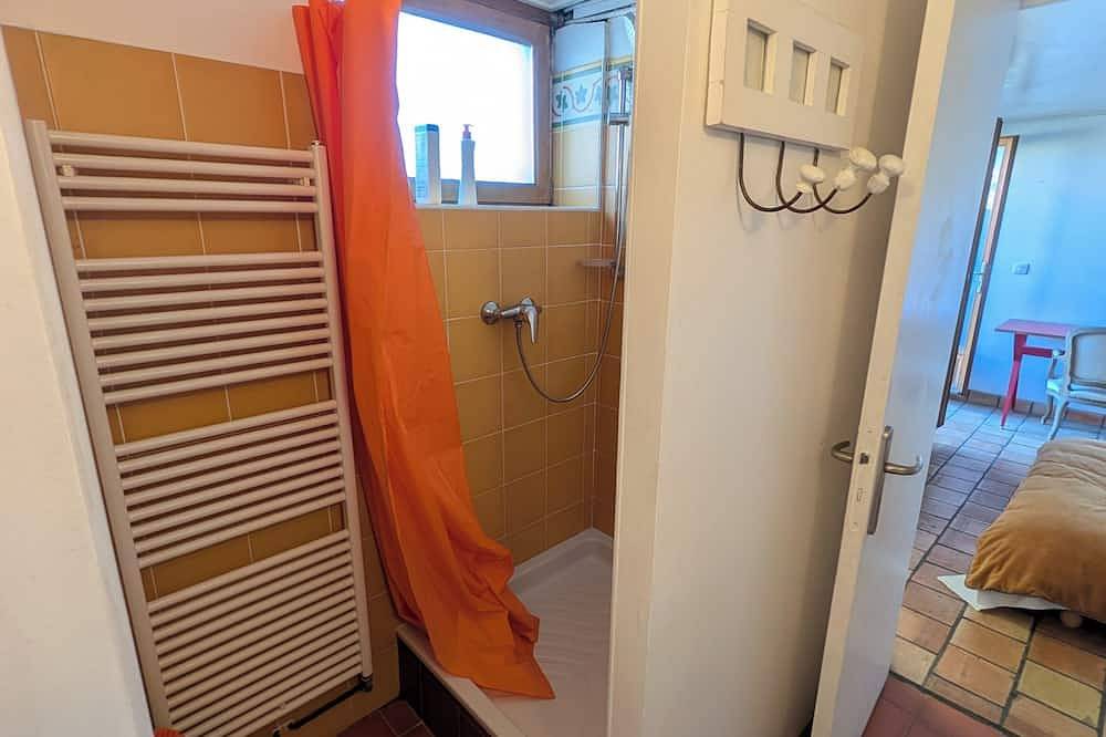 Independent room with private entrance + bathroom + garden access - Lyon view in Sainte-Foy-lès-Lyon, Lyon und Umgebung