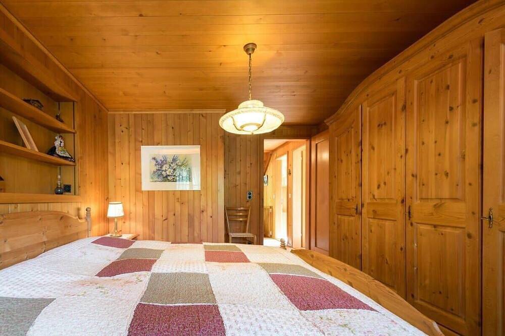 Gstaad Duplex Flat - Magnifique chalet au bord du lac avec étang in Gstaad, Saanen