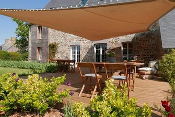Gîte pour 2 personnes, avec jardin et sauna ainsi que vue et terrasse à Dragey-Ronthon