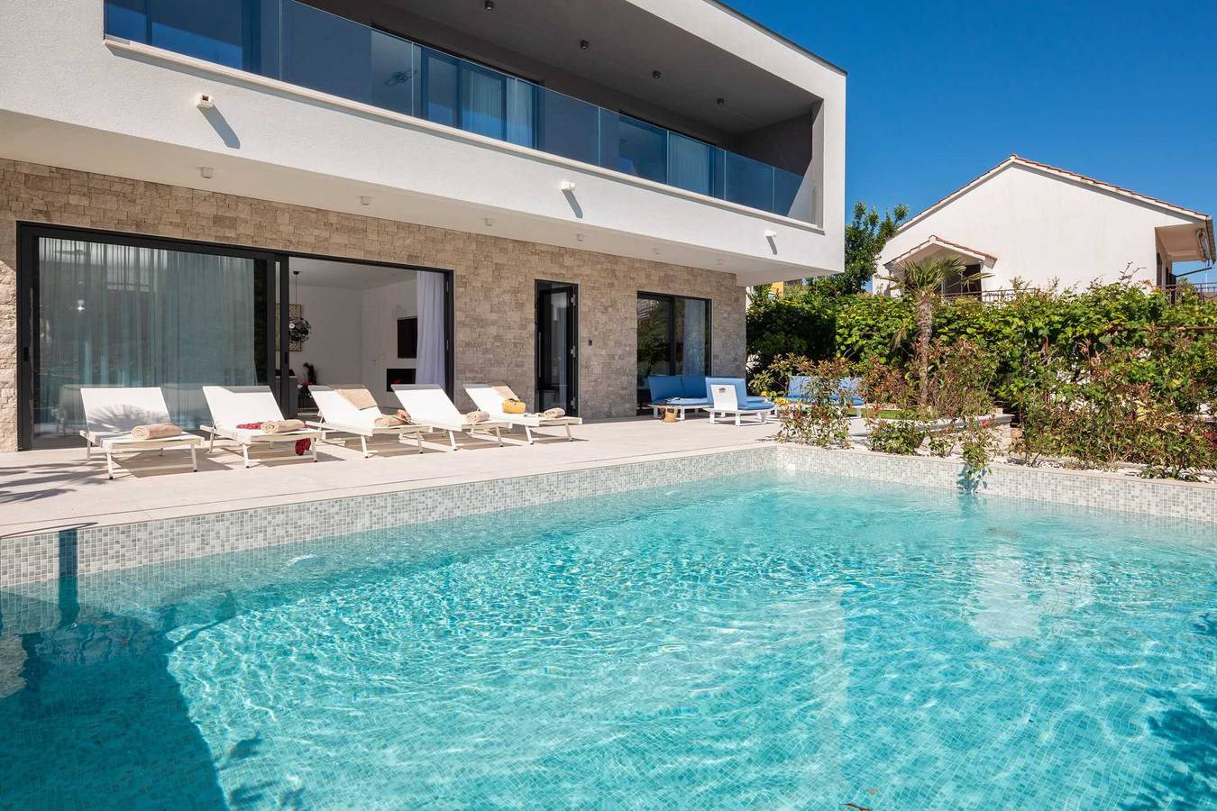 Strandvilla Seabird mit Pool in Rogoznica, Šibenik-Knin