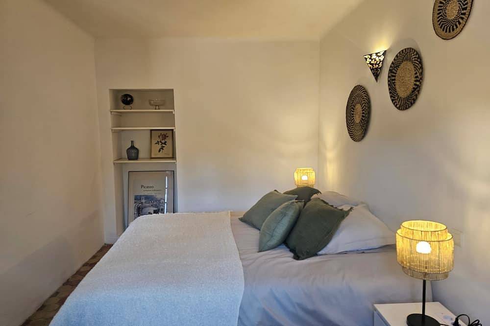 Ganze Wohnung, Small apartment in the village in Lauris, Regionaler Naturpark Luberon