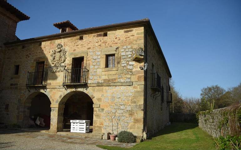 Casa rural para 14 personas, con vistas y jardín en Entrambasaguas