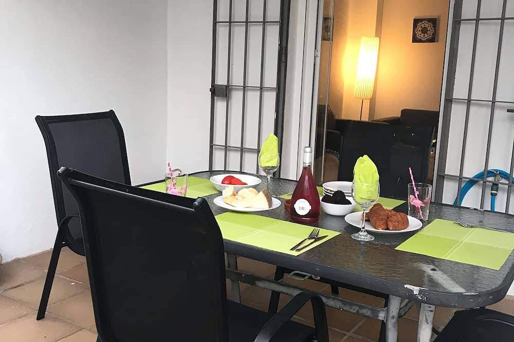 Apartamento entero, A pie de playa y restaurantes. Piscina vallada segura. in Playa La Barrosa, Chiclana de la Frontera
