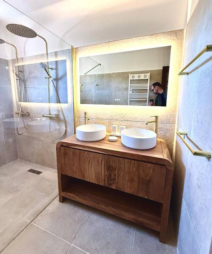 Location de vacances pour 12 personnes, avec vue ainsi que jardin et piscine à Drap - 3