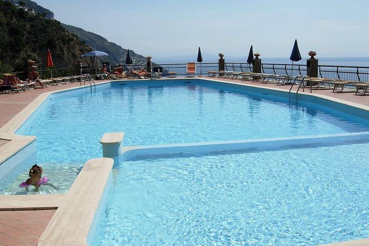 Ferienwohnung für 4 Personen, mit Pool und Balkon - 1