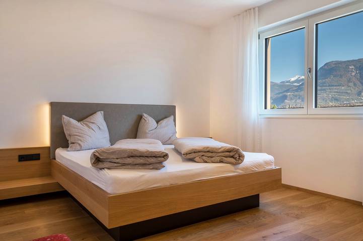 Entire apartment, Apartment "Karin - Golden" with Shared Terrace and Wi-Fi in Tramin an der Weinstraße, Nonsberg Group