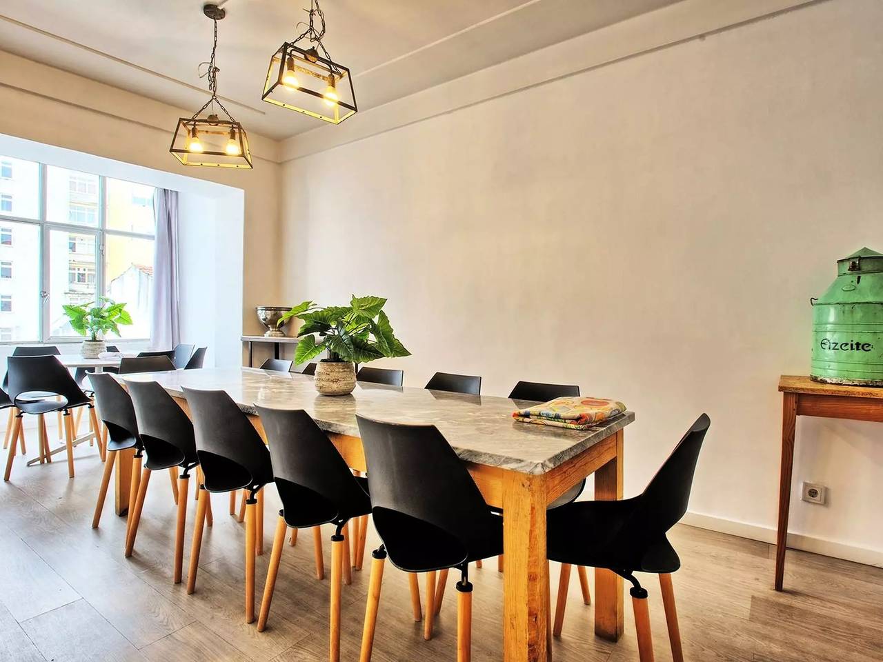 Maison 30 Personnes in Anjos, Lisboa