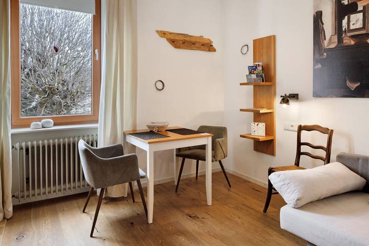 Ganze Wohnung, Apartment „Romantik“ mit Gemeinschaftsgarten und WLAN in Vogtsburg - Oberrotweil, Vogtsburg im Kaiserstuhl