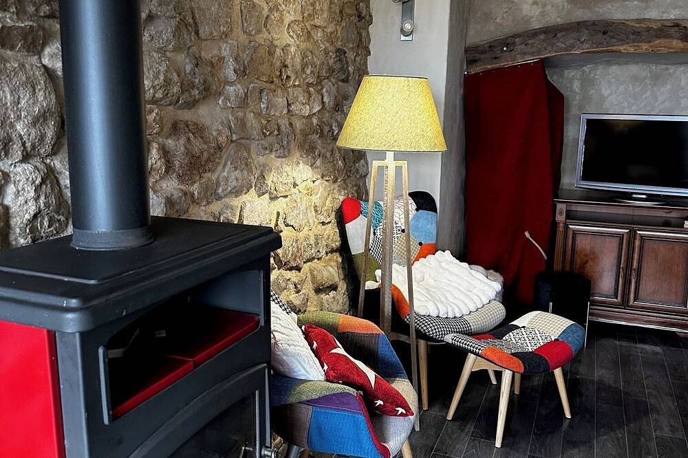 La Cigale Ardéchoise – Un cocon cosy pour deux, face à la vallée de l’Eyrieux in Chalencon, Parc naturel régional des Monts d'Ardèche