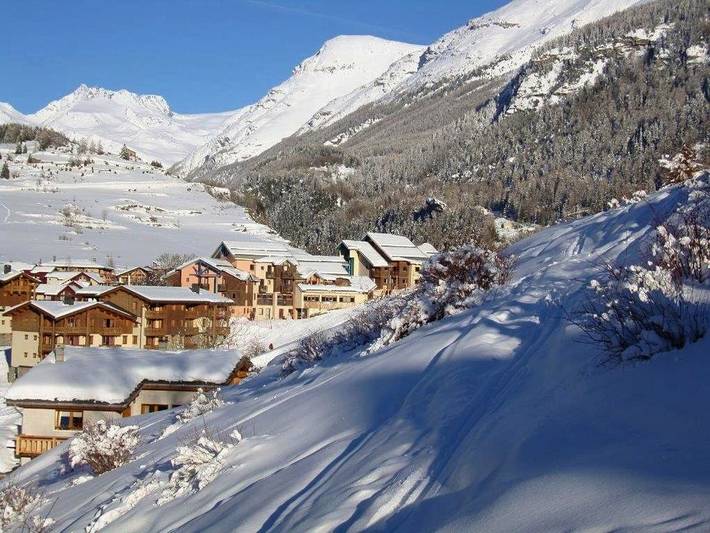 Gîte pour 6 personnes, avec terrasse et jardin dans Office De Tourisme De Val Cenis Lanslevillard - 2