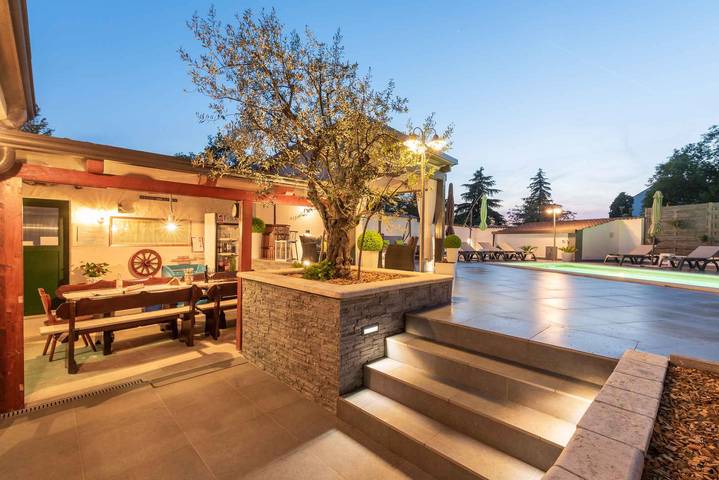 Ferienwohnung für 6 Personen, mit Garten in Porec und Umgebung