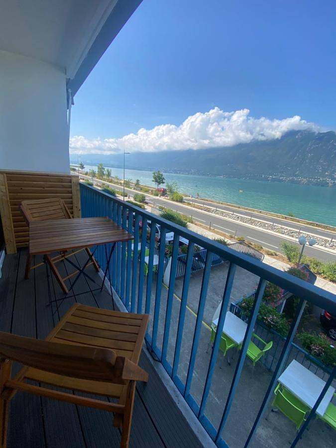 Gîte pour 4 personnes, avec terrasse et vue ainsi que sauna et vue sur le lac à Tresserve - 2