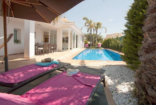 Casa de vacaciones para 8 personas, con terraza además de jardín y piscina en La Nucía