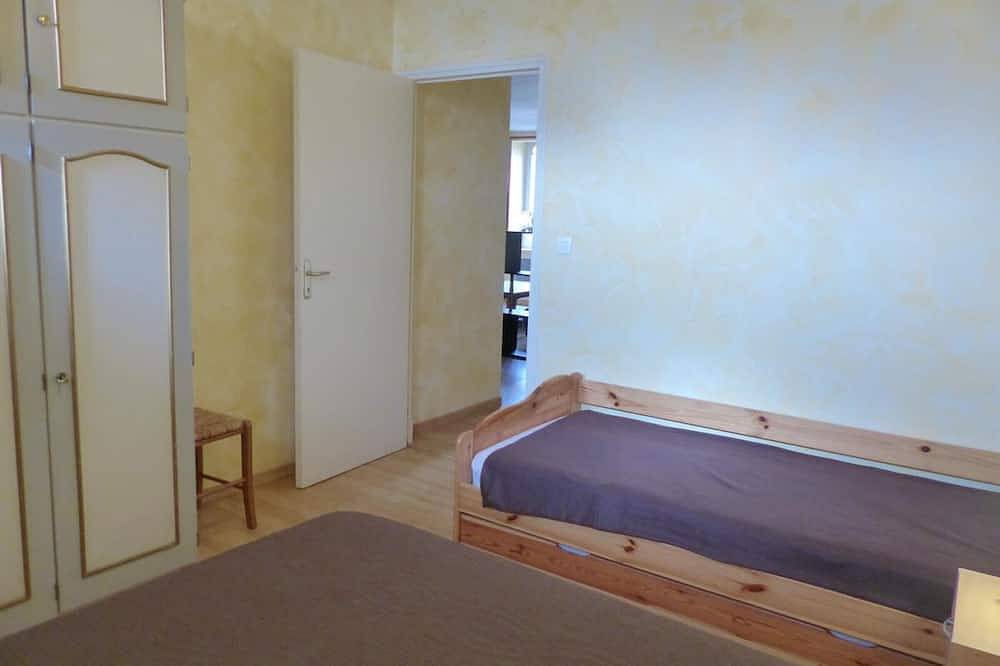 Appartement entier, Appartement chaleureux pour randonnées au Pays d'Huriel in Saint-Palais (Allier), Région de Montluçon