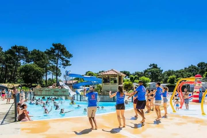 Camping pour 10 personnes, avec piscine à Les Mathes - 2