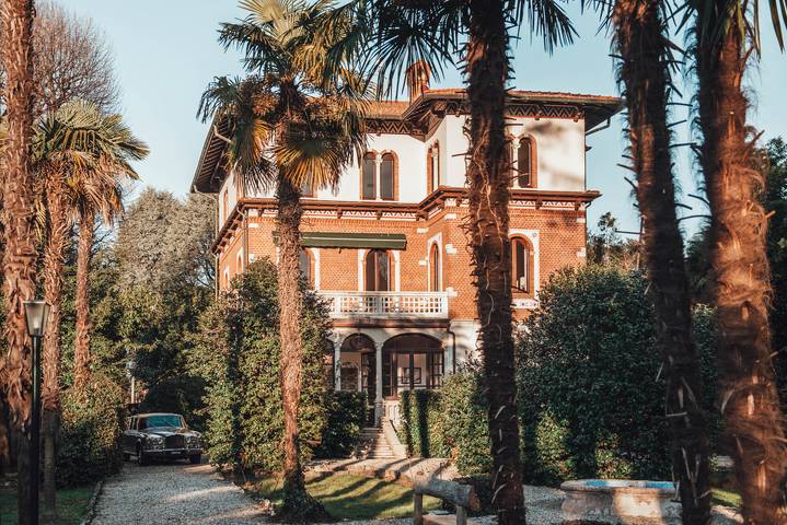 Villa Evelina in Monate, Travedona Monate