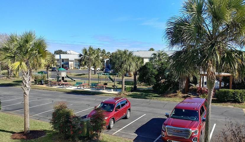 Vacation home for 6 people, with pool and terrace in Destin