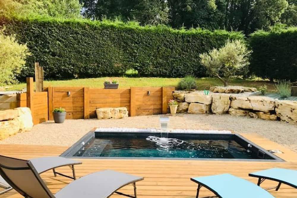 Maison en pierre avec piscine près de Sarlat in Saint-Cybranet, Périgord Noir