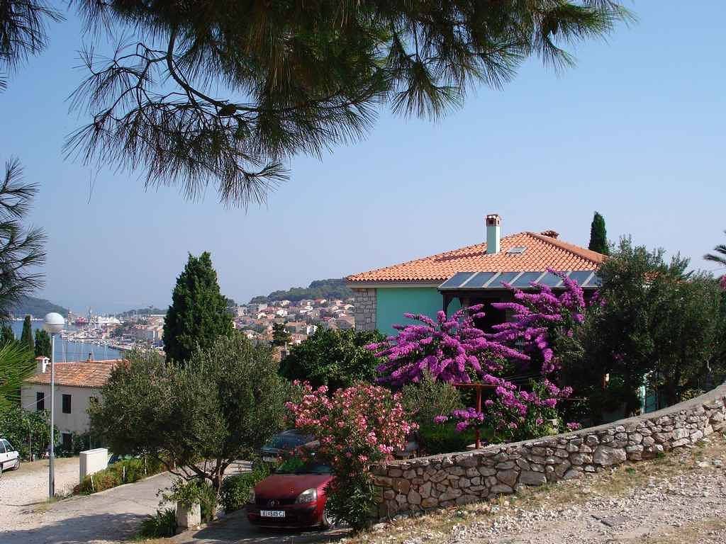 Geheel vakantieappartement, Vakantiewoning met terras en zeezicht  in Mali Losinj, Lošinj