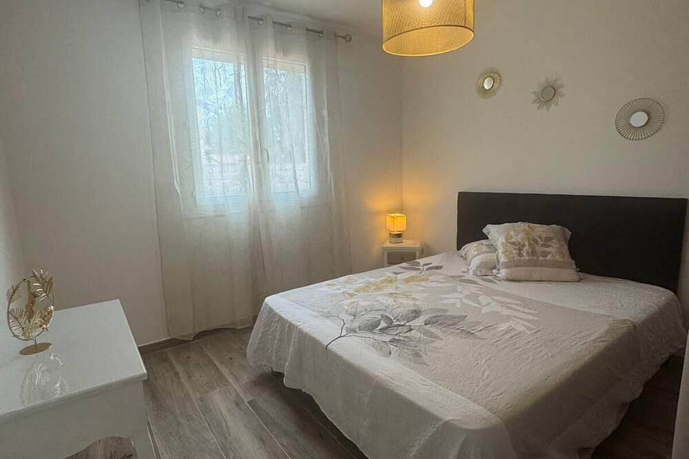The \"Villa Maeva\" sleeps 6, has a swimming pool, parking and garage 15 minutes from the beach. in Florensac, Mittelmeerküste (Frankreich)
