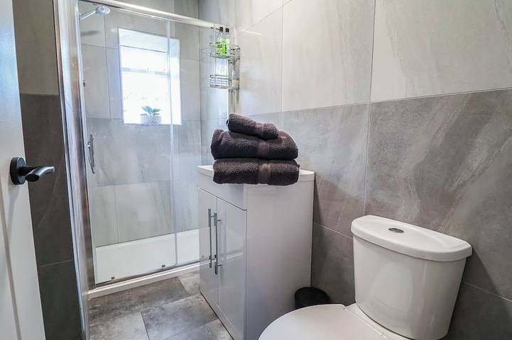 2 Makant Street, pet friendly, with hot tub in Manchester in Bolton, Greater Manchester