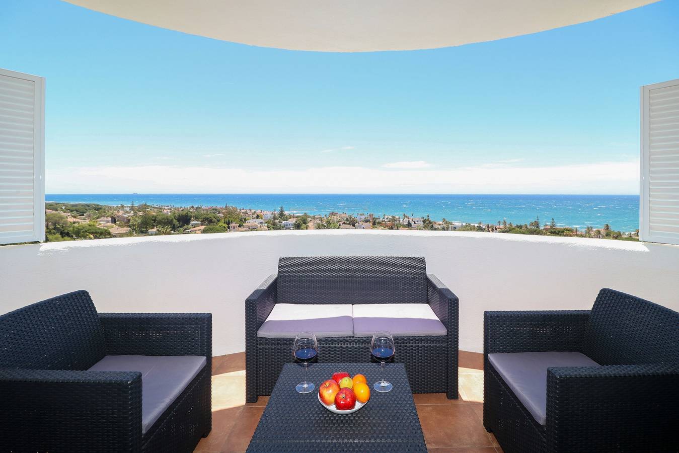 Ganzes Studio, Renovated studio in Elviria, fantastic sea views in Marbella Ost, Marbella